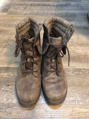 Combat boots